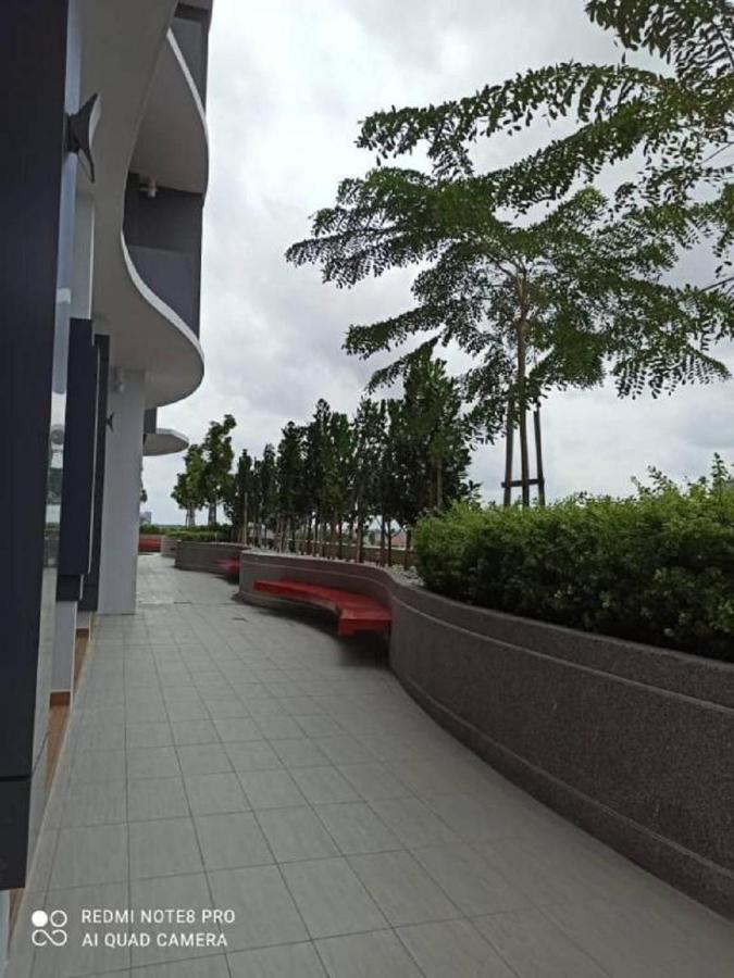 דירות באזור Kota Bharu מרכז העיר, בגודל 69 מר, עם 2 חדרי שינה ו- 1 חדרי רחצה פרטיים מראה חיצוני תמונה
